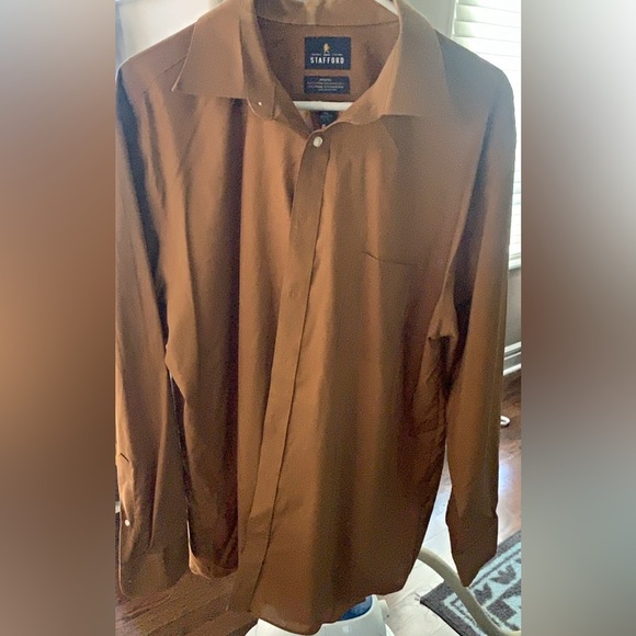 Men’s Stafford Travel Dress shirt, Regular fit, Brown color, 17-17 1/2 34/35 - Picture 1 of 3